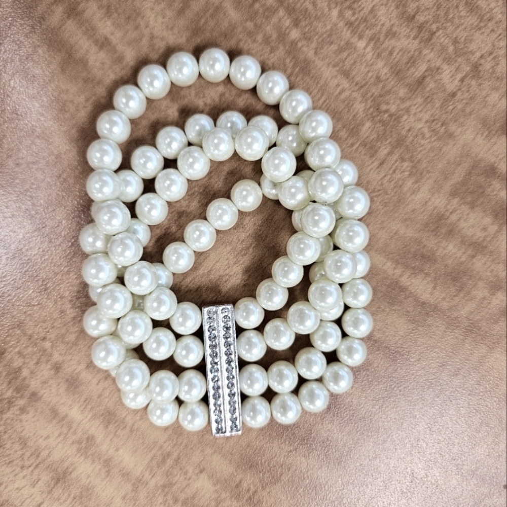 Gorgeous White Pearl Bracelet